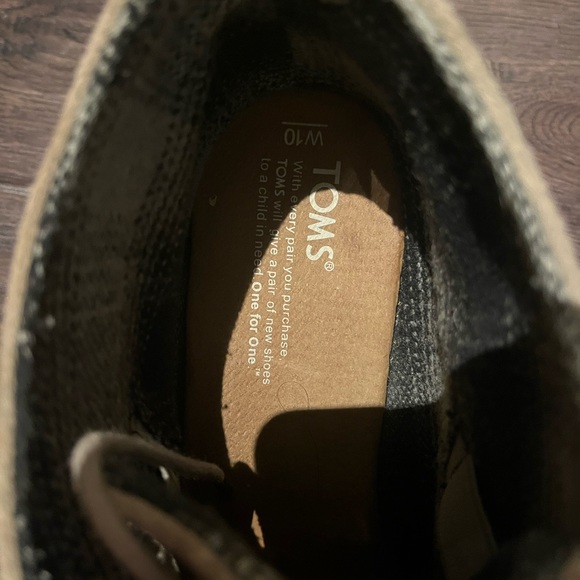 Tom's shoes - Picture 2 of 3